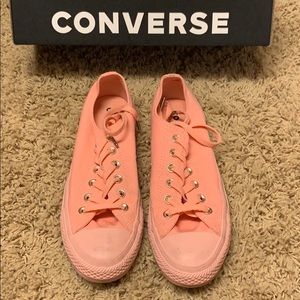 Coral size 8 converse